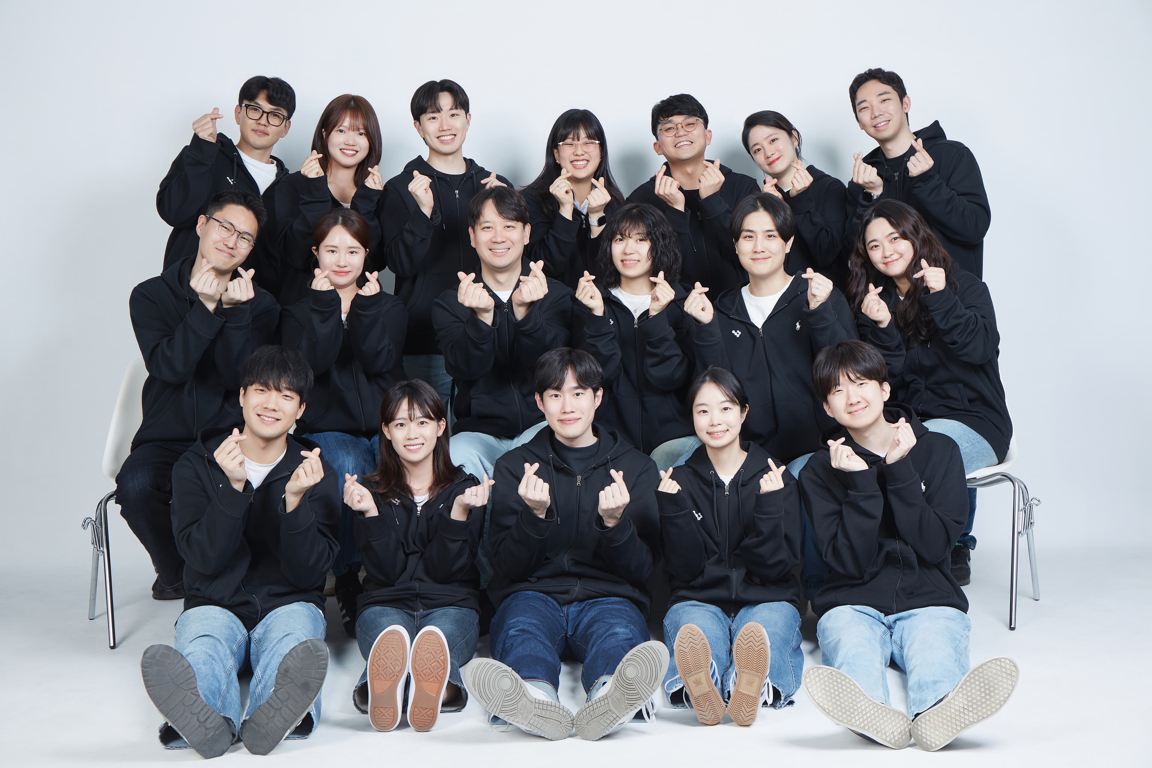 https://groupby-public-image.s3.ap-northeast-2.amazonaws.com/startups/43/1729134657/단체사진(34)보정본.jpg