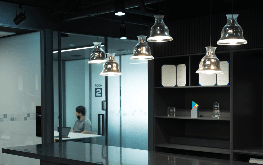 https://groupby-public-image.s3.ap-northeast-2.amazonaws.com/startups/633/1745296831/뤼이드_내부사진.png