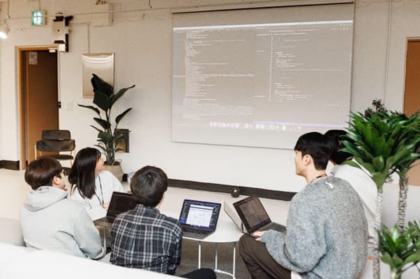 https://groupby-public-image.s3.ap-northeast-2.amazonaws.com/startups/778/1725810910/슬로 5.jpg